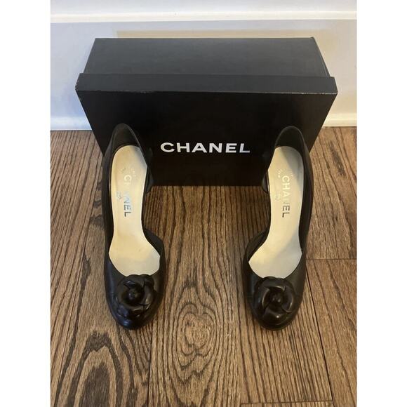 Chanel Black Leather Heels Size 39 Designer Flower Pumps Shoes Sexy Gold Ball HL - Picture 2 of 9